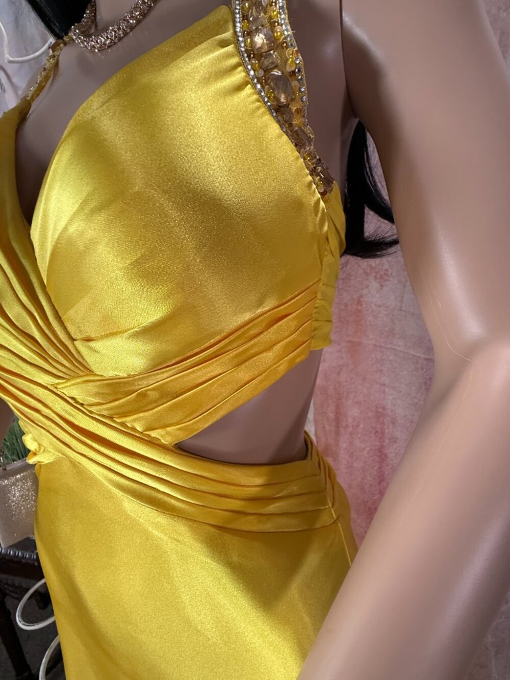 📌Xscape Dramatic Open-Back Design Chiffon Back Cascade Formal - Prom Dress - Picture 3 of 16